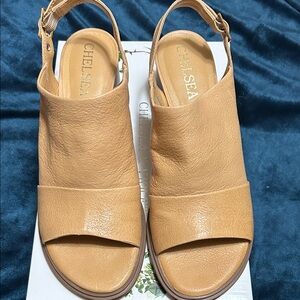 Chelsea & Violet Tan Open-Toe Slingback Clog Sandals